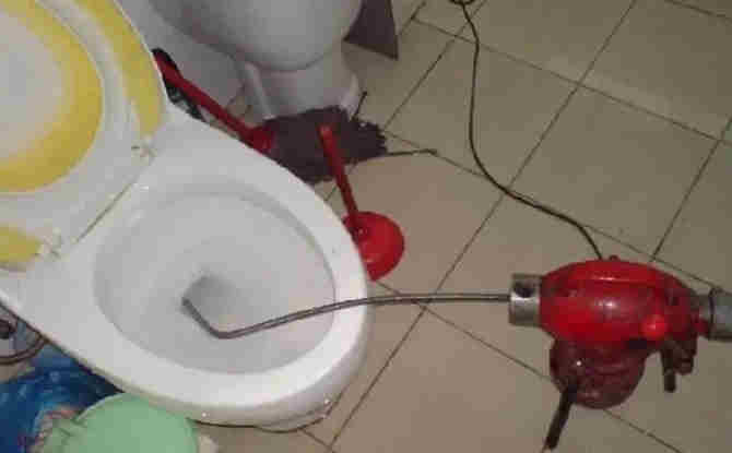 镜铁区马桶通下水